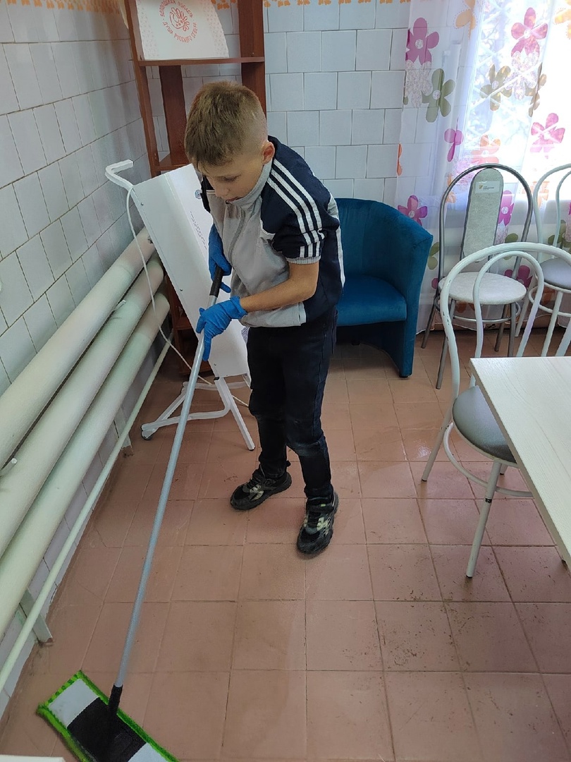 "Моем пол, окно откроем, свежий воздух пустим к нам"