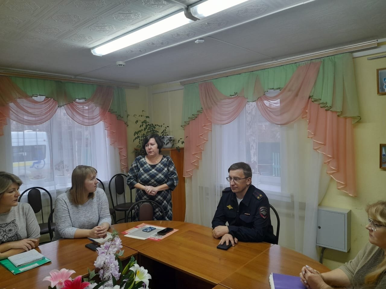 Сотрудники ОМВД России по Тотемскому району подробно рассказали работникам Комплексного центра социального облуживания населения об основных схемах мошеннических действий на территории муниципального округа