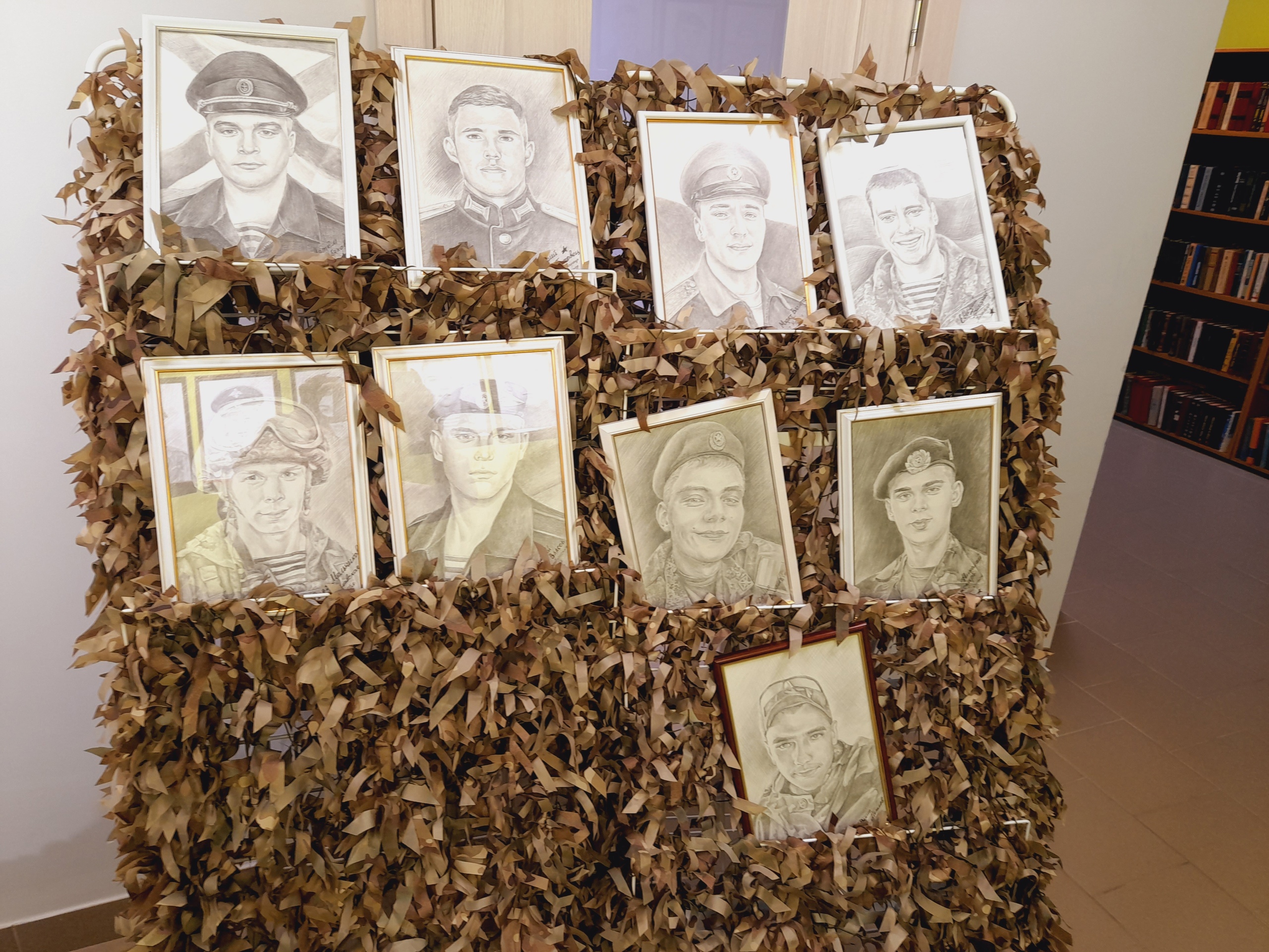 Герои спецоперации смотрят на нас...