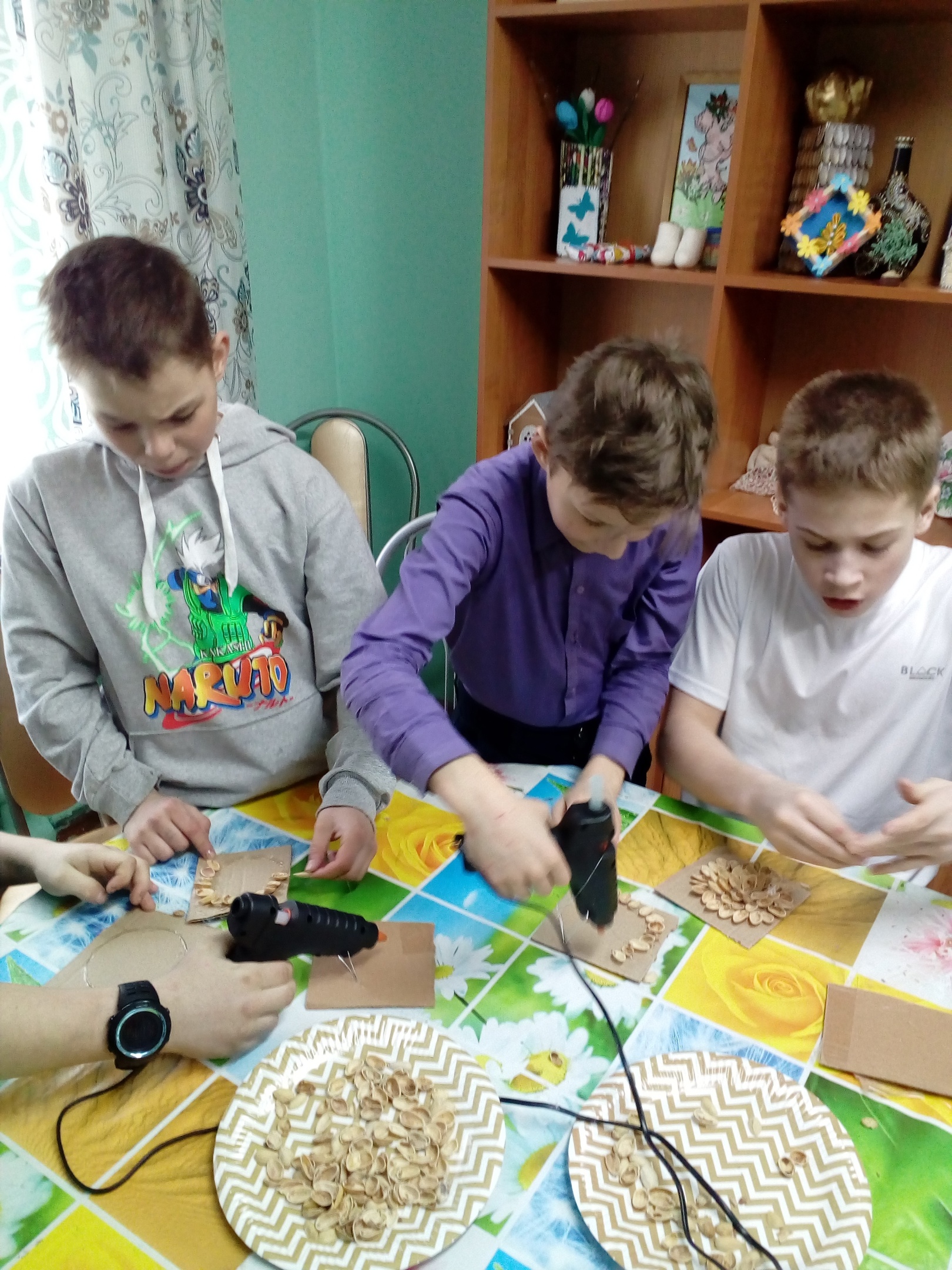 ЦВЕТОК ИЗ ФИСТАШКОВОЙ СКОРЛУПЫ