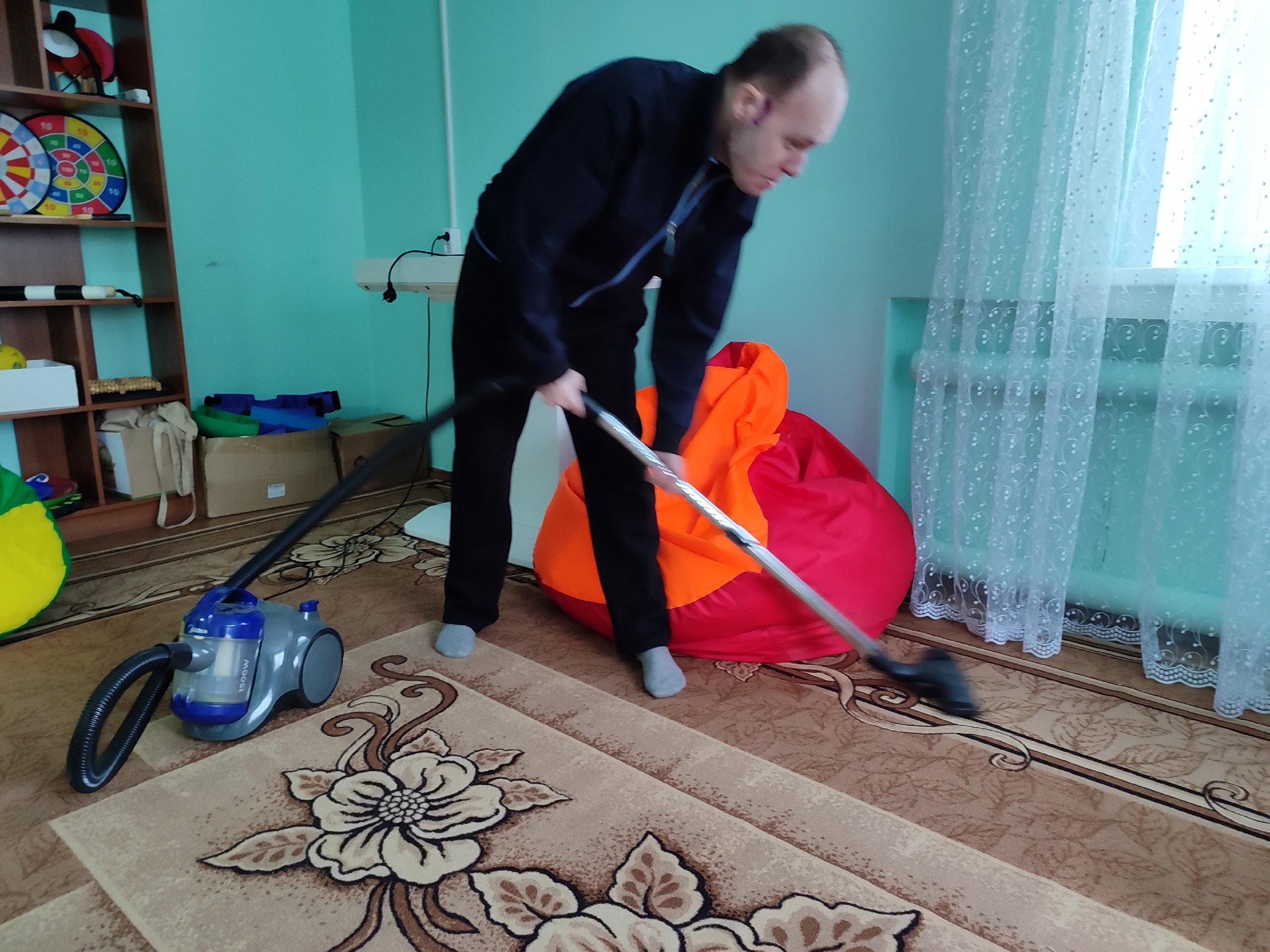 «Пылесос - наш первый помощник»